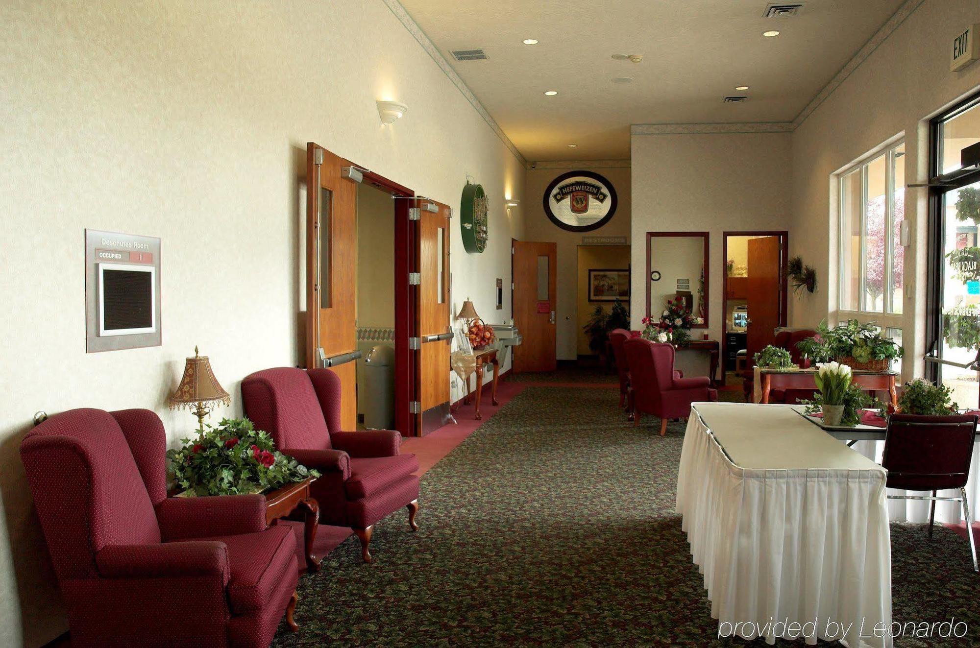 סאלם Days Inn By Wyndham Black Bear מראה פנימי תמונה